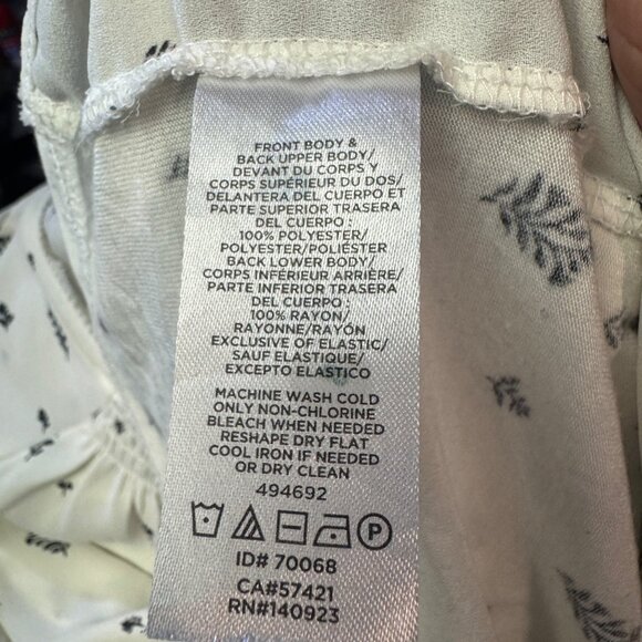 Sleeveless Loft Blouse  Size Xs White & Black Floral Patterned Rayon Polyester - Picture 7 of 7